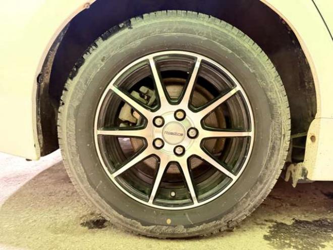 プリウス1.8 S　防錆塗装TVナビ積込タイヤ 2WD 1800