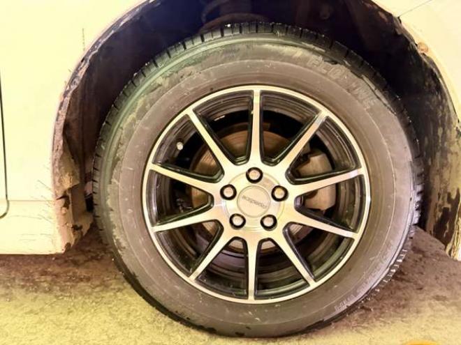 プリウス1.8 S　防錆塗装TVナビ積込タイヤ 2WD 1800