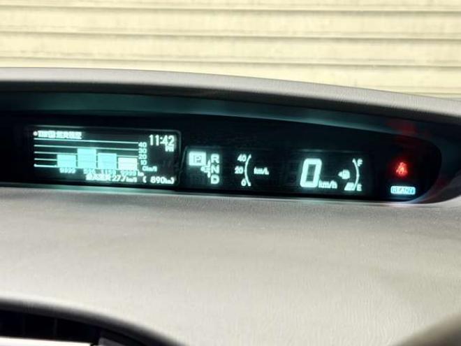 プリウス1.8 S　防錆塗装TVナビ積込タイヤ 2WD 1800