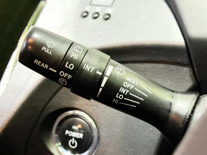 プリウス1.8 S　防錆塗装TVナビ積込タイヤ 2WD 1800