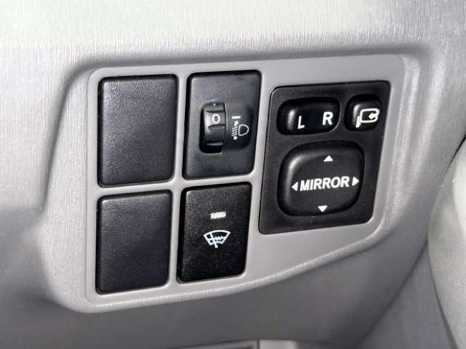 プリウス1.8 S　防錆塗装TVナビ積込タイヤ 2WD 1800