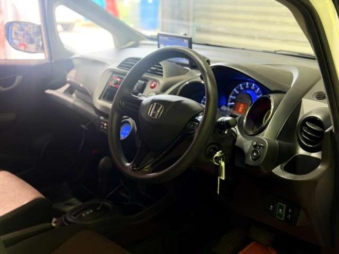 フィットシャトルハイブリッド1.3 C　防錆塗装キーレスCDポータブルTV積込タイヤ 2WD 1300