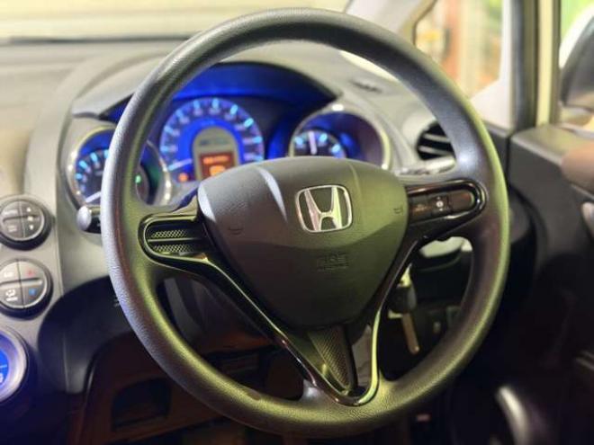 フィットシャトルハイブリッド1.3 C　防錆塗装キーレスCDポータブルTV積込タイヤ 2WD 1300