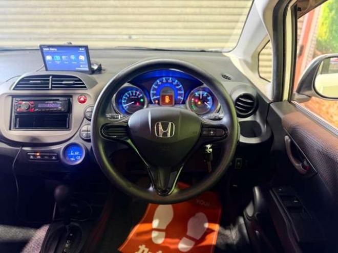 フィットシャトルハイブリッド1.3 C　防錆塗装キーレスCDポータブルTV積込タイヤ 2WD 1300