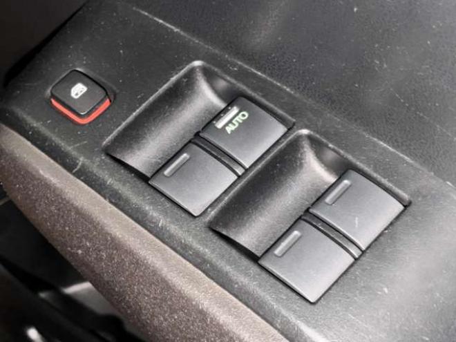 フィットシャトルハイブリッド1.3 C　防錆塗装キーレスCDポータブルTV積込タイヤ 2WD 1300