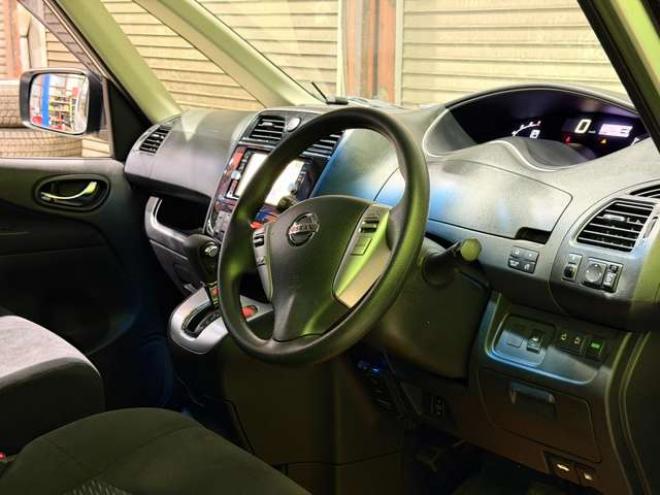 セレナ2.0 20X Vセレクション+Safety 4WD　防錆塗装4WDTVナビETCドラレコ積込タイヤ 2000