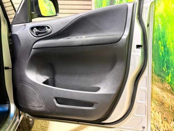 セレナ2.0 20X Vセレクション+Safety 4WD　防錆塗装4WDTVナビETCドラレコ積込タイヤ 2000