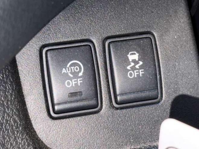 セレナ2.0 20X Vセレクション+Safety 4WD　防錆塗装4WDTVナビETCドラレコ積込タイヤ 2000