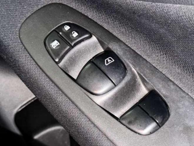 セレナ2.0 20X Vセレクション+Safety 4WD　防錆塗装4WDTVナビETCドラレコ積込タイヤ 2000