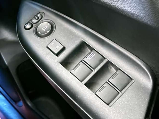 フィット1.3 13G Fパッケージ 4WD　防錆塗装4WDスマキー 1300
