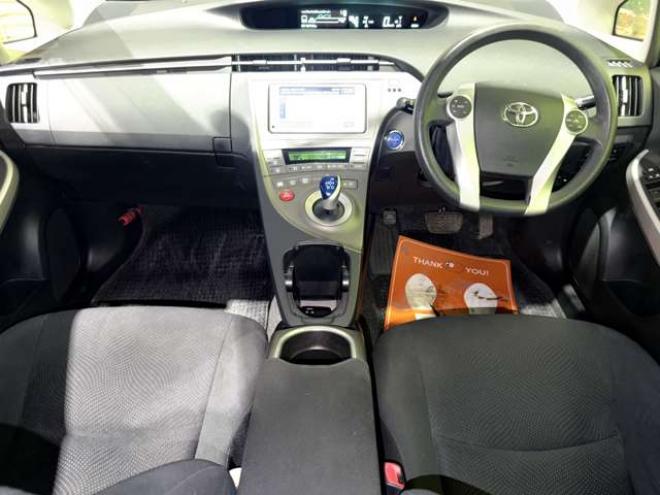 プリウス1.8 S　防錆塗装TVナビBカメETC 2WD 1800
