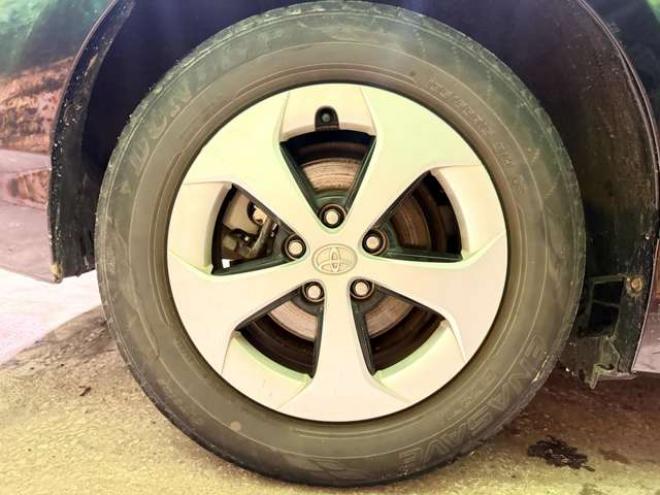 プリウス1.8 S　防錆塗装TVナビBカメETC 2WD 1800