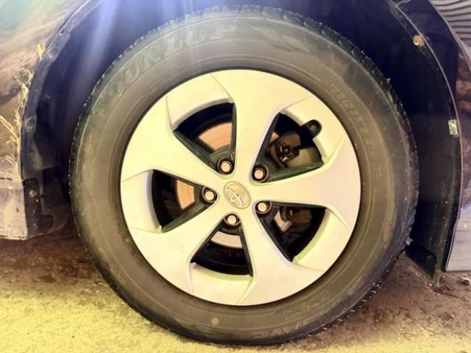 プリウス1.8 S　防錆塗装TVナビBカメETC 2WD 1800