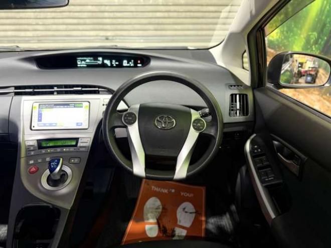 プリウス1.8 S　防錆塗装TVナビBカメETC 2WD 1800