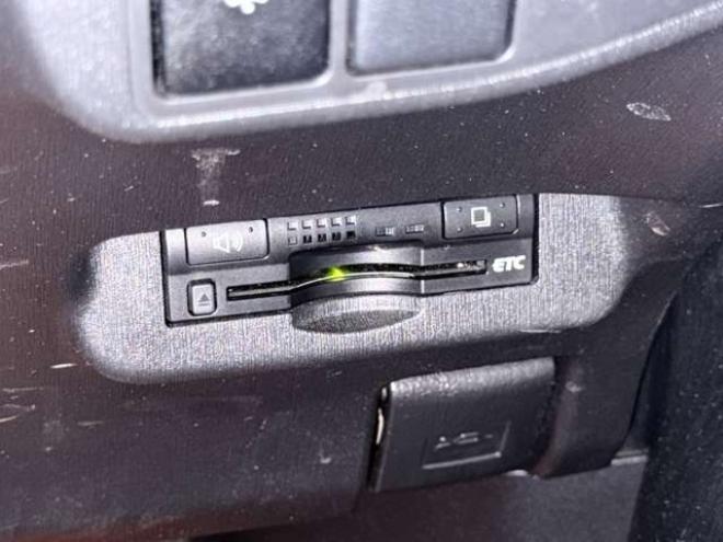 プリウス1.8 S　防錆塗装TVナビBカメETC 2WD 1800