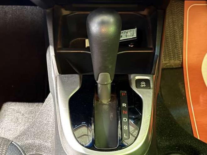 フィット1.3 13G Lパッケージ 4WD　防錆塗装4WDスマキーCD積込タイヤ 1300