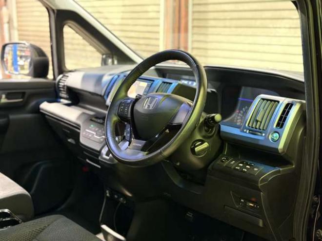 ステップワゴン2.0 スパーダ Z HDDナビ エディション 4WD　防錆塗装4WDTVナビBカメエンスタETC後席モニタ 2000