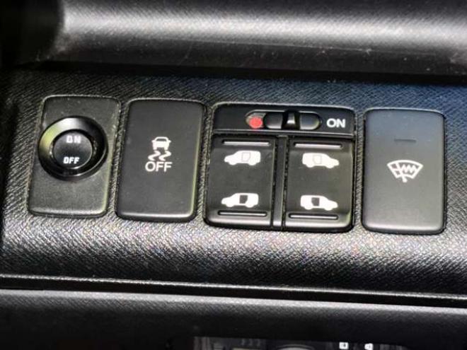 ステップワゴン2.0 スパーダ Z HDDナビ エディション 4WD　防錆塗装4WDTVナビBカメエンスタETC後席モニタ 2000