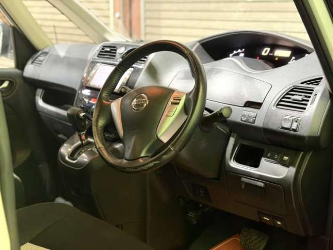 セレナ2.0 ライダー 4WD　防錆塗装4WDTVナビBカメ後席モニタ 2000