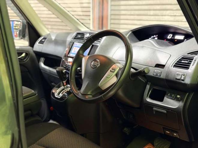 セレナ2.0 ハイウェイスター 4WD　防錆塗装4WDTVナビBカメ後席モニタETC 2000