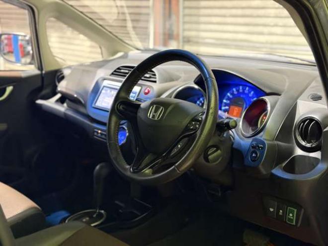 フィットシャトルハイブリッド1.3 スマートセレクション　1オナTVナビBカメETC積込タイヤ 2WD 1300