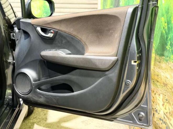フィットシャトルハイブリッド1.3 スマートセレクション　1オナTVナビBカメETC積込タイヤ 2WD 1300