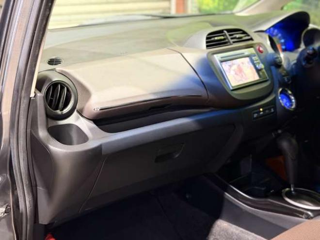 フィットシャトルハイブリッド1.3 スマートセレクション　1オナTVナビBカメETC積込タイヤ 2WD 1300
