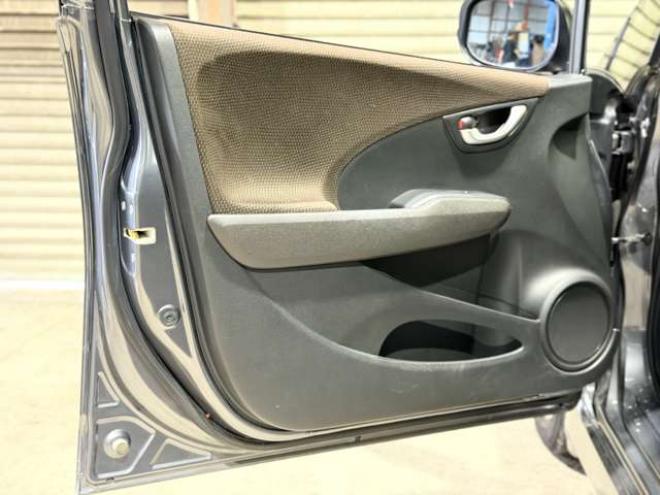フィットシャトルハイブリッド1.3 スマートセレクション　1オナTVナビBカメETC積込タイヤ 2WD 1300