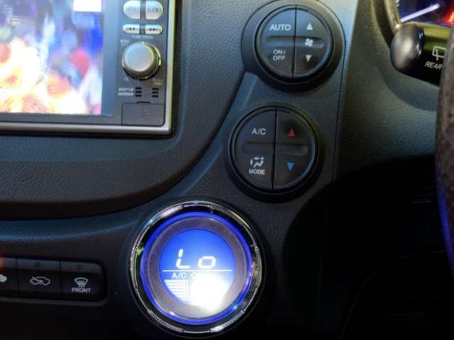 フィットシャトルハイブリッド1.3 スマートセレクション　1オナTVナビBカメETC積込タイヤ 2WD 1300