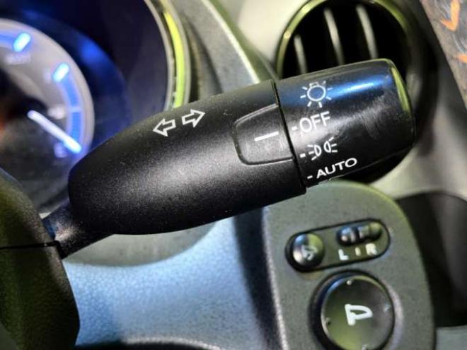 フィットシャトルハイブリッド1.3 スマートセレクション　1オナTVナビBカメETC積込タイヤ 2WD 1300