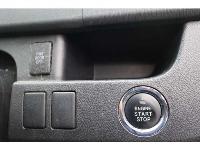 ヴォクシー2.0 ZS 4WD　両側パワースライドドア・ナビ・TV・バックカメラ・スマートキー 2000