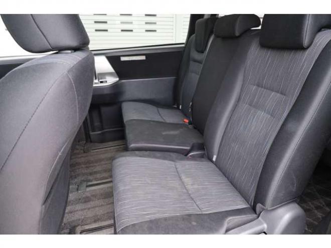 ヴォクシー2.0 ZS 4WD　両側パワースライドドア・ナビ・TV・バックカメラ・スマートキー 2000