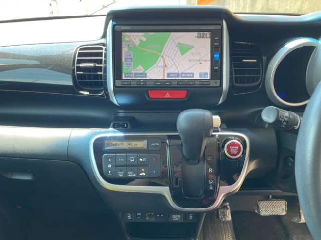 N-BOXカスタムG ターボ Lパッケージ 4WD　1年保証/後期型/Bluetooth/ナビ・フルセグTV/バックカメラ/両側パワースライドドア/エンジンスターター/ビルトインETC/前後ドライブレコーダー/純正15インチアルミホイール/法定整備/車検残R9年9月/修復歴無 660