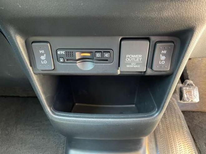 N-BOXカスタムG ターボ Lパッケージ 4WD　1年保証/後期型/Bluetooth/ナビ・フルセグTV/バックカメラ/両側パワースライドドア/エンジンスターター/ビルトインETC/前後ドライブレコーダー/純正15インチアルミホイール/法定整備/車検残R9年9月/修復歴無 660