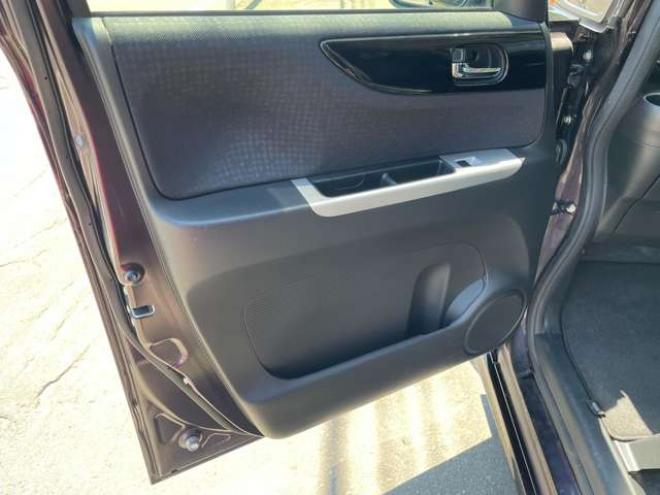 N-BOXカスタムG ターボ Lパッケージ 4WD　1年保証/後期型/Bluetooth/ナビ・フルセグTV/バックカメラ/両側パワースライドドア/エンジンスターター/ビルトインETC/前後ドライブレコーダー/純正15インチアルミホイール/法定整備/車検残R9年9月/修復歴無 660