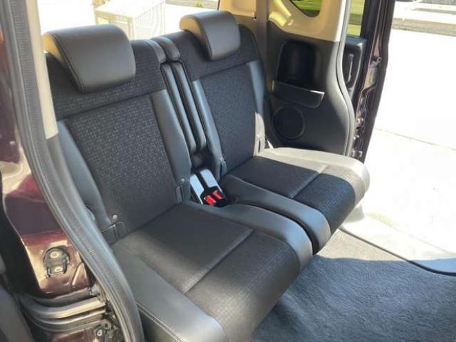 N-BOXカスタムG ターボ Lパッケージ 4WD　1年保証/後期型/Bluetooth/ナビ・フルセグTV/バックカメラ/両側パワースライドドア/エンジンスターター/ビルトインETC/前後ドライブレコーダー/純正15インチアルミホイール/法定整備/車検残R9年9月/修復歴無 660