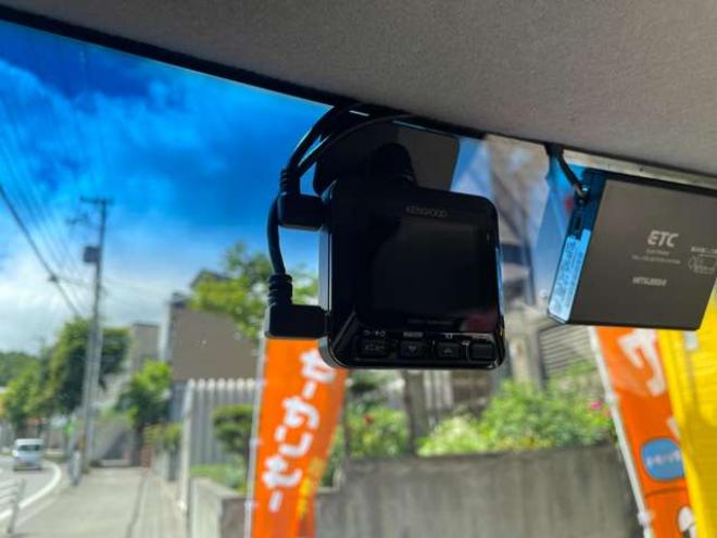 N-BOXカスタムG ターボ Lパッケージ 2トーンカラースタイル 4WD　1年保証/Bluetooth/ナビ・フルセグTV/バックカメラ/フルベッドキット/エンジンスターター/ETC/前後ドラレコ/キー2本/両側パワースライドドア/ハーフレザーシート/2トーンカラー/車検整備2年付き/法定整備/修復歴無し 660