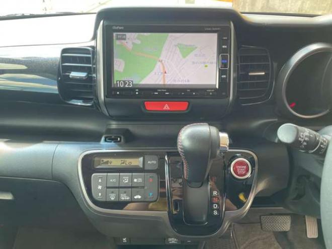 N-BOXカスタムG ターボ Lパッケージ 2トーンカラースタイル 4WD　1年保証/Bluetooth/ナビ・フルセグTV/バックカメラ/フルベッドキット/エンジンスターター/ETC/前後ドラレコ/キー2本/両側パワースライドドア/ハーフレザーシート/2トーンカラー/車検整備2年付き/法定整備/修復歴無し 660