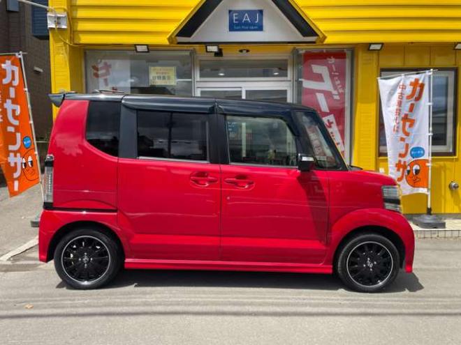 N-BOXカスタムG ターボ Lパッケージ 2トーンカラースタイル 4WD　1年保証/Bluetooth/ナビ・フルセグTV/バックカメラ/フルベッドキット/エンジンスターター/ETC/前後ドラレコ/キー2本/両側パワースライドドア/ハーフレザーシート/2トーンカラー/車検整備2年付き/法定整備/修復歴無し 660