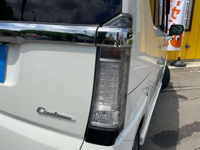 N-BOXカスタムG ターボSSパッケージ 4WD　後期型/Bluetooth/ナビ・フルセグTV/バックカメラ/両側パワスラ/ETC/エンスタ/ハーフレザーシート/純正15インチアルミホイール付き夏タイヤ装着/アルミホイール付き冬タイヤ付き/車検整備2年付/法定整備/修復歴無し 660