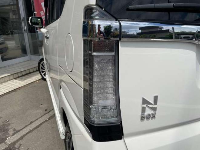 N-BOXカスタムG ターボSSパッケージ 4WD　後期型/Bluetooth/ナビ・フルセグTV/バックカメラ/両側パワスラ/ETC/エンスタ/ハーフレザーシート/純正15インチアルミホイール付き夏タイヤ装着/アルミホイール付き冬タイヤ付き/車検整備2年付/法定整備/修復歴無し 660
