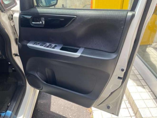N-BOXカスタムG ターボSSパッケージ 4WD　後期型/Bluetooth/ナビ・フルセグTV/バックカメラ/両側パワスラ/ETC/エンスタ/ハーフレザーシート/純正15インチアルミホイール付き夏タイヤ装着/アルミホイール付き冬タイヤ付き/車検整備2年付/法定整備/修復歴無し 660