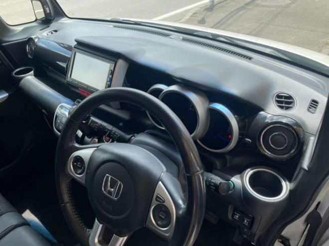 N-BOXカスタムG ターボSSパッケージ 4WD　後期型/Bluetooth/ナビ・フルセグTV/バックカメラ/両側パワスラ/ETC/エンスタ/ハーフレザーシート/純正15インチアルミホイール付き夏タイヤ装着/アルミホイール付き冬タイヤ付き/車検整備2年付/法定整備/修復歴無し 660
