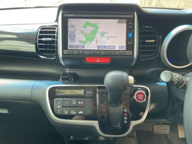 N-BOXカスタムG ターボSSパッケージ 4WD　後期型/Bluetooth/ナビ・フルセグTV/バックカメラ/両側パワスラ/ETC/エンスタ/ハーフレザーシート/純正15インチアルミホイール付き夏タイヤ装着/アルミホイール付き冬タイヤ付き/車検整備2年付/法定整備/修復歴無し 660