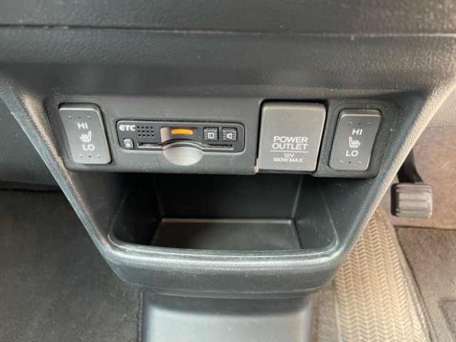 N-BOXカスタムG ターボSSパッケージ 4WD　後期型/Bluetooth/ナビ・フルセグTV/バックカメラ/両側パワスラ/ETC/エンスタ/ハーフレザーシート/純正15インチアルミホイール付き夏タイヤ装着/アルミホイール付き冬タイヤ付き/車検整備2年付/法定整備/修復歴無し 660