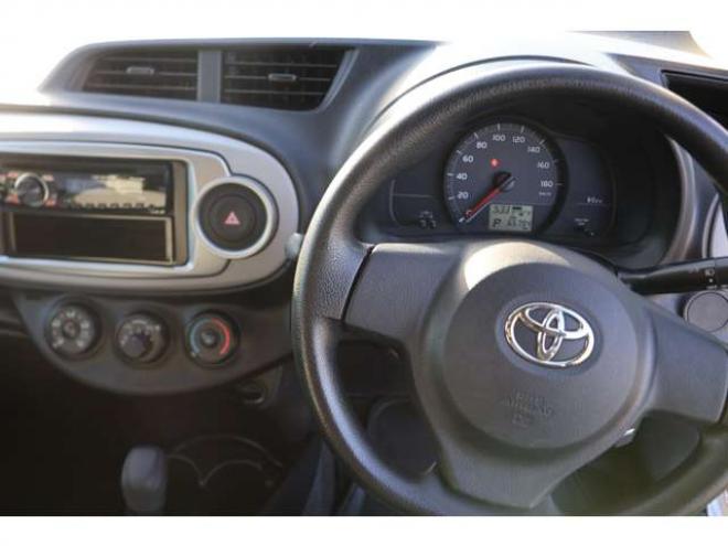 ヴィッツ1.3 F 4WD　検R8/10　ETC　自社　ローンカノウ 1300