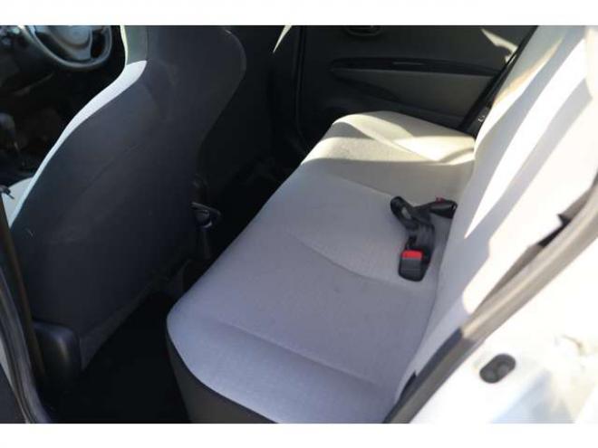 ヴィッツ1.3 F 4WD　検R8/10　ETC　自社　ローンカノウ 1300