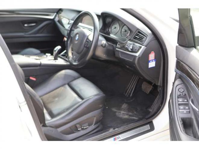 BMW5シリーズツーリング 523d ブルーパフォーマンス Mスポーツパッケージ　検二年　シートヒーター　ETC　ディーゼルターボ 正規輸入車 2WD 2000