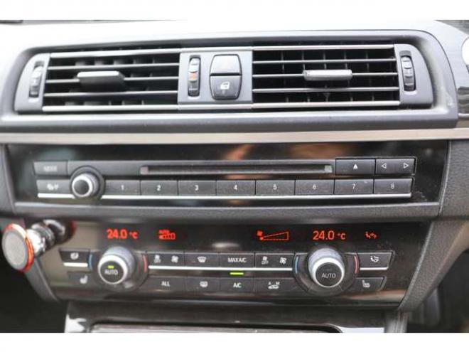 BMW5シリーズツーリング 523d ブルーパフォーマンス Mスポーツパッケージ　検二年　シートヒーター　ETC　ディーゼルターボ 正規輸入車 2WD 2000