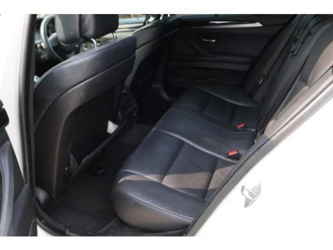 BMW5シリーズツーリング 523d ブルーパフォーマンス Mスポーツパッケージ　検二年　シートヒーター　ETC　ディーゼルターボ 正規輸入車 2WD 2000